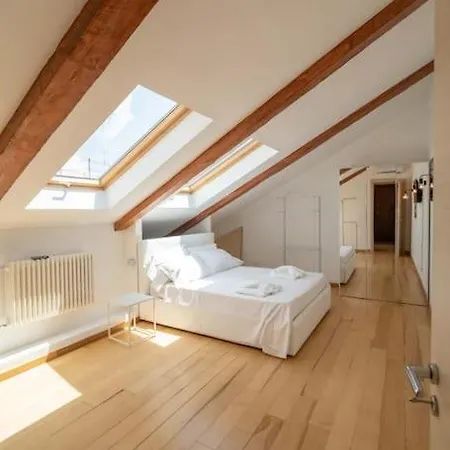 Mansarda Sky By Dimorra * Napels